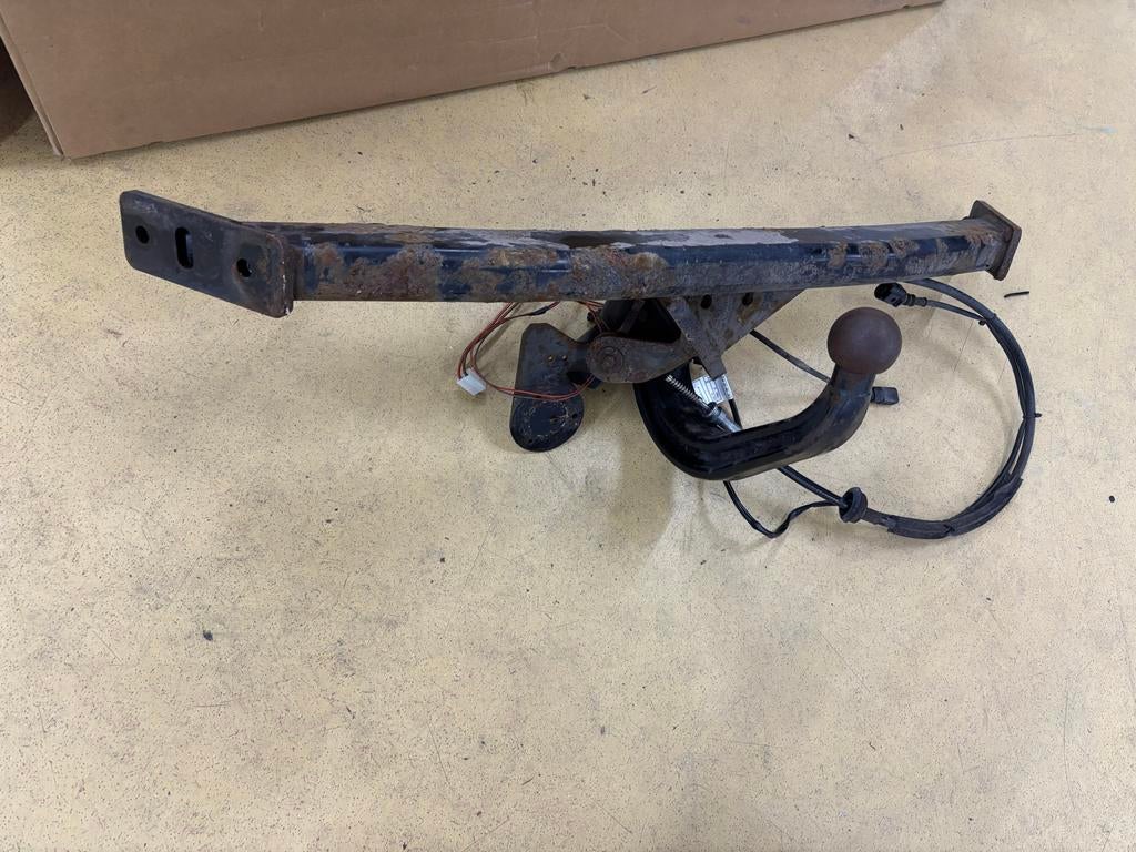 Ford trekhaak met kabelset, Ophalen, Gebruikt