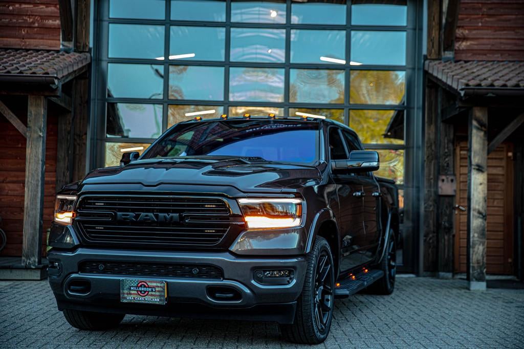 Dodge Ram 1500 5.7 V8 Laramie night | 1900 km rij bereik | |, Automaat, Gebruikt, 402 pk, Bedrijf