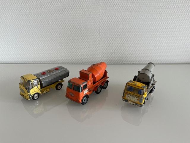 Lotje cement en beton trucks modelauto's, Ophalen of Verzenden, Gebruikt, Bus of Vrachtwagen, Overige merken