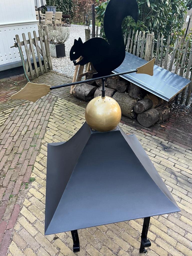 Schoorsteen sierkap met eekhoorn windwijzer, Tuin en Terras, Windwijzers en Windmolens, Ophalen, Zo goed als nieuw