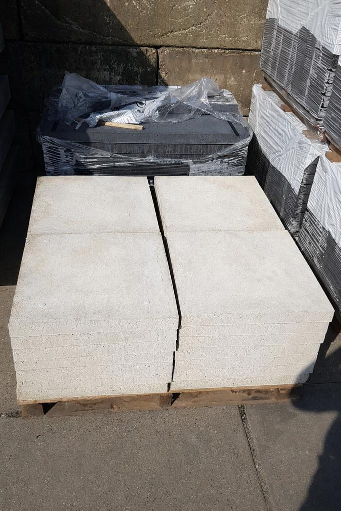 Unieke kans – Oud Hollandse tegels 50x50 crème €25m2, Tuin en Terras, Nieuw, Ophalen of Verzenden, 10 m² of meer, Beton