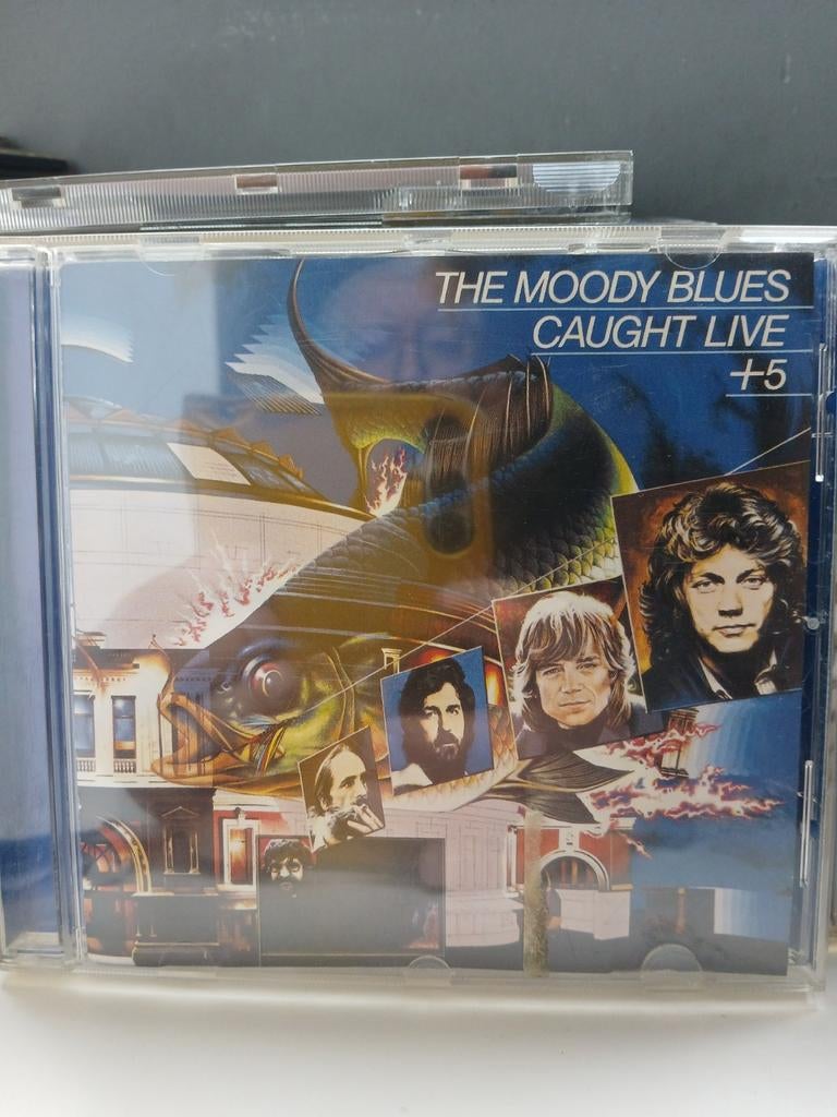 The Moody blues-Caught live + 5 1969, Ophalen of Verzenden, Gebruikt, Progressive