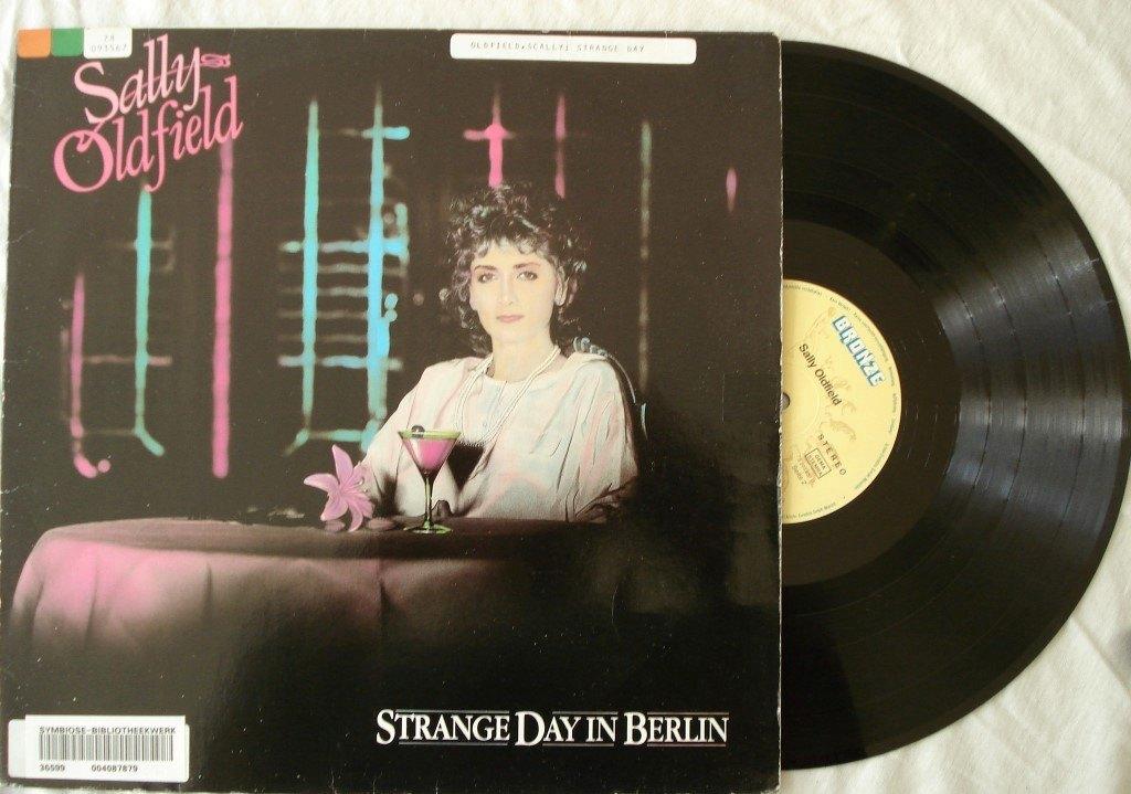 Sally Oldfield - Strange day in Berlin, Ophalen of Verzenden, 1980 - 1989, Gebruikt, 12 inch