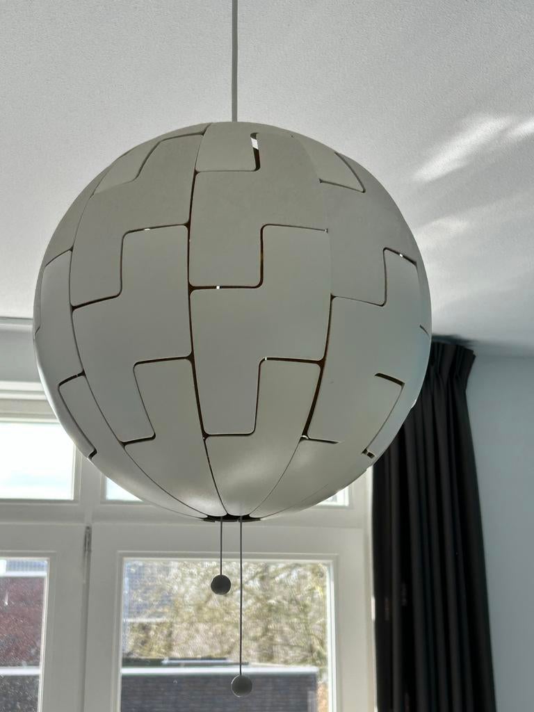 Ikea PS 2014 lamp - wit met rode binnenkant, Ophalen of Verzenden, Zo goed als nieuw, Kunststof, Minder dan 50 cm