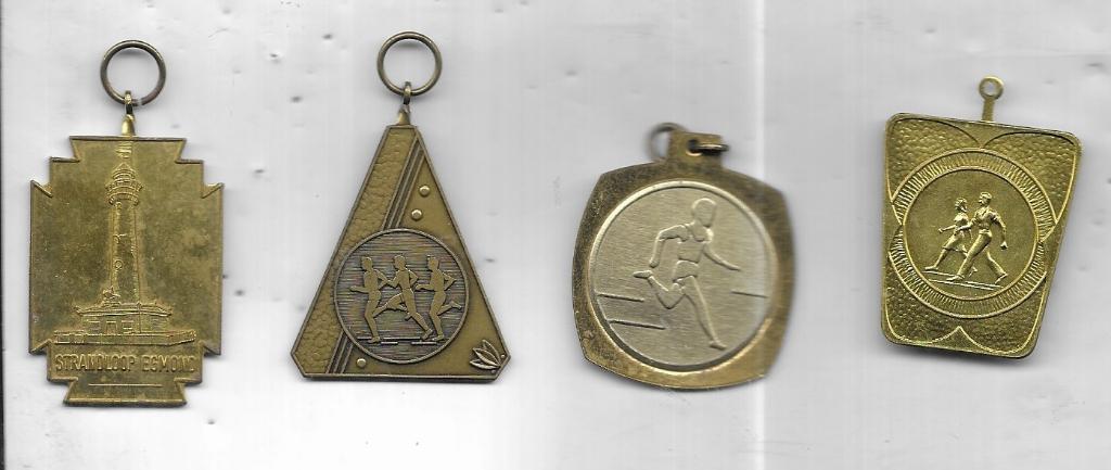 EGMOND 4 VERSCHILLENDE MEDAILLES MOGEN OOK PER STUK, Ophalen of Verzenden, Overige materialen, Nederland