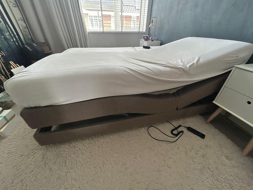 Electrisch verstelbare boxspring, Ophalen, 210 cm, Tweepersoons, Zo goed als nieuw