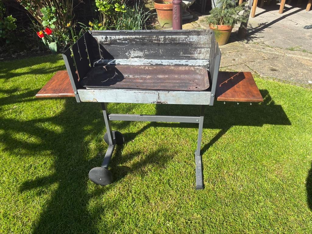 Dancook (Martinsen) 5300 barbecue met elektisch draaispit, Tuin en Terras, Houtskoolbarbecues, Ophalen, Gebruikt, Met accessoires