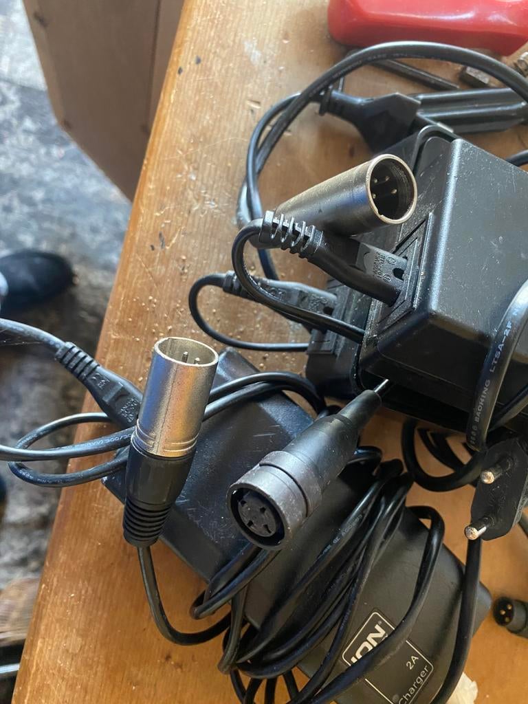 Acculaders, Ophalen of Verzenden, Gebruikt