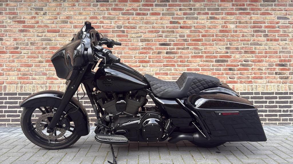 Harley Davidson 103 FLHX Street Glide CVO Blackout Streetgli