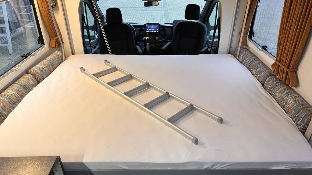 Topstaat met 19dkm NAP De Chausson Titanium Premium 640 2022, Ringverwarming, Ford, Diesel, Half-integraal