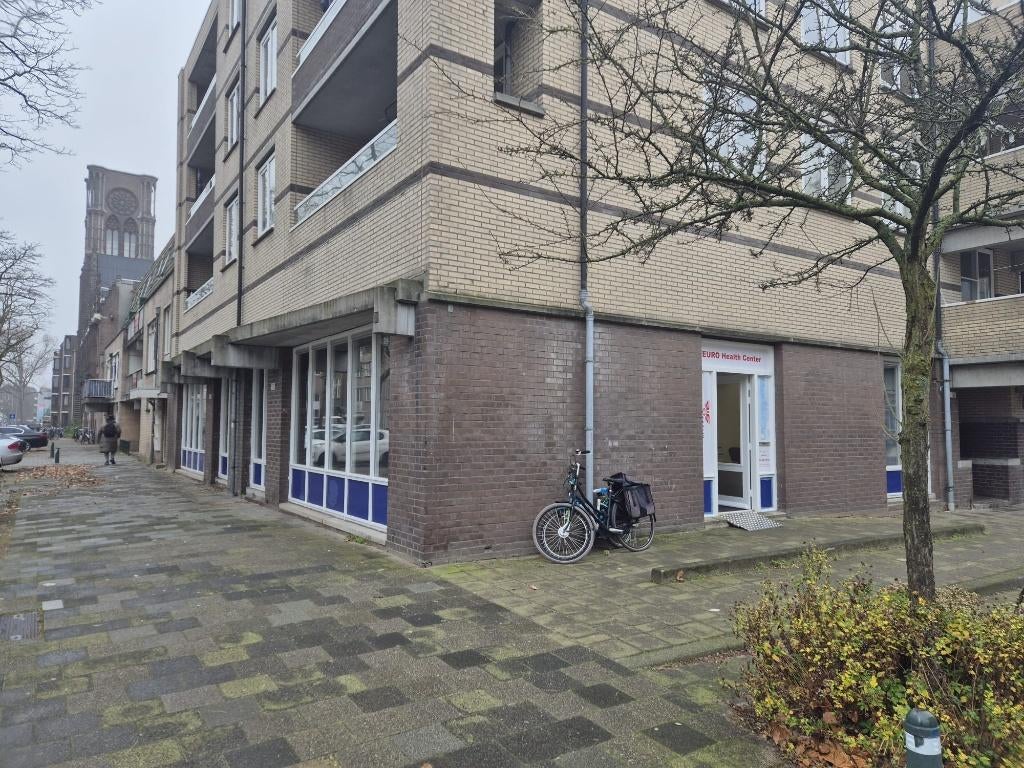 Te huur praktijk kamers  – Paramedisch Centrum, Huur, Kantoorruimte