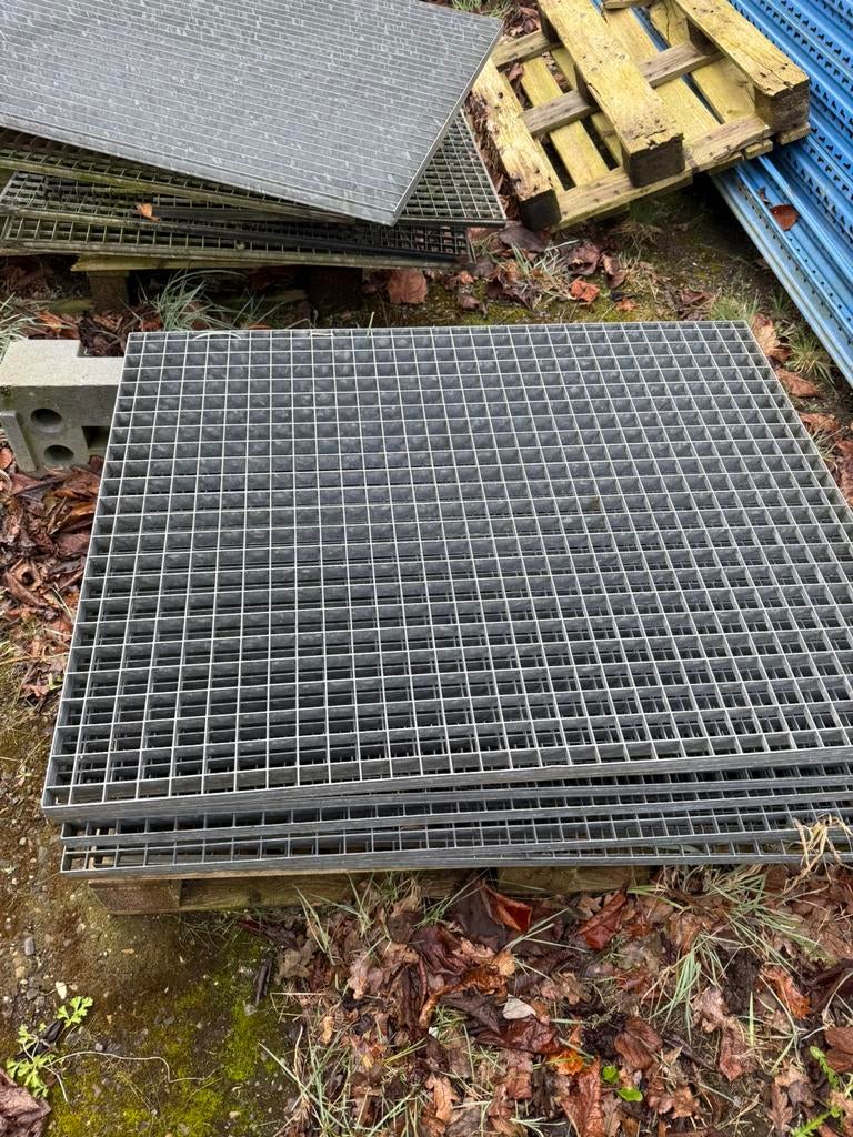 Verzinkte looproosters / roosters – diverse – €1 per kilo, Ophalen, Zo goed als nieuw, IJzer, Sierhekwerk