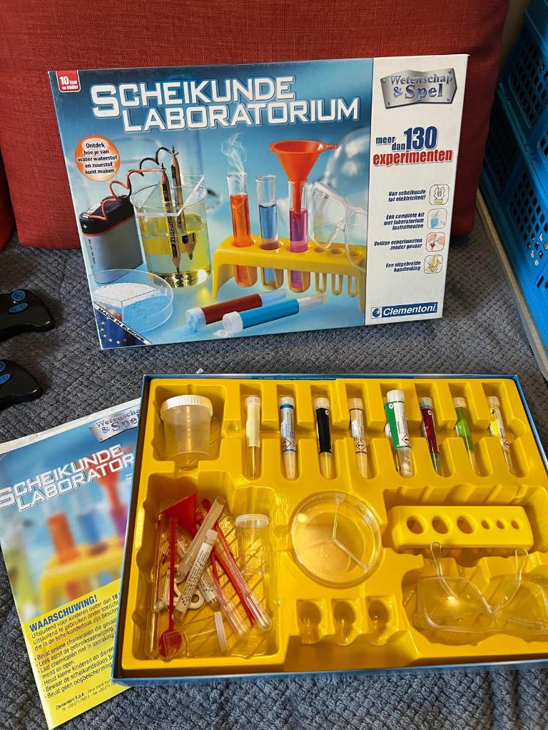 scheikunde laboratorium 130 proefjes, Ophalen of Verzenden, Gebruikt, Taal en Lezen