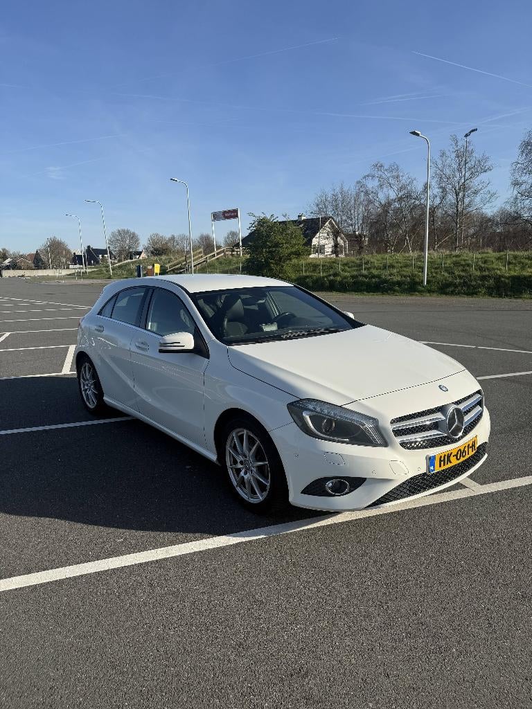 Mercedes-Benz A-Klasse 1.6 A180 Blue EFF AUT 2015 Wit, Auto's, Mercedes-Benz, Automaat, Achterwielaandrijving, 4 cilinders, USB