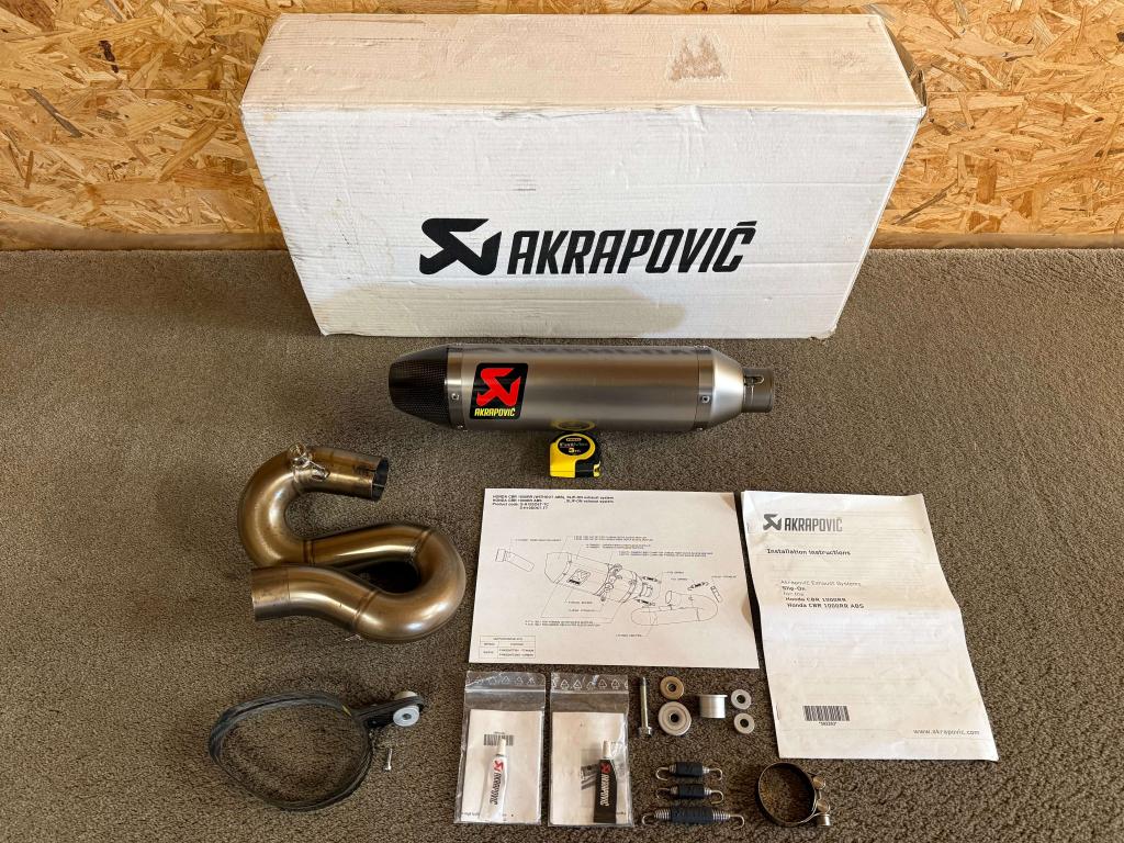 Akrapovic uitlaat demper Honda CBR1000RR 2008-2013 SC59, Gebruikt, Verzenden, Media@akrapovic.com, Malo Hudo 8a, Ivančna Gorica, 1295, SI
