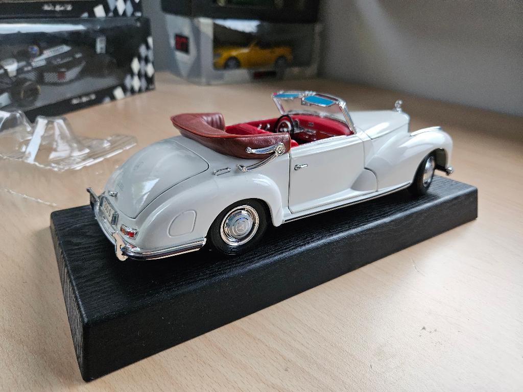 Maisto Mercedes 1:18, Ophalen, Zo goed als nieuw, Auto, Maisto