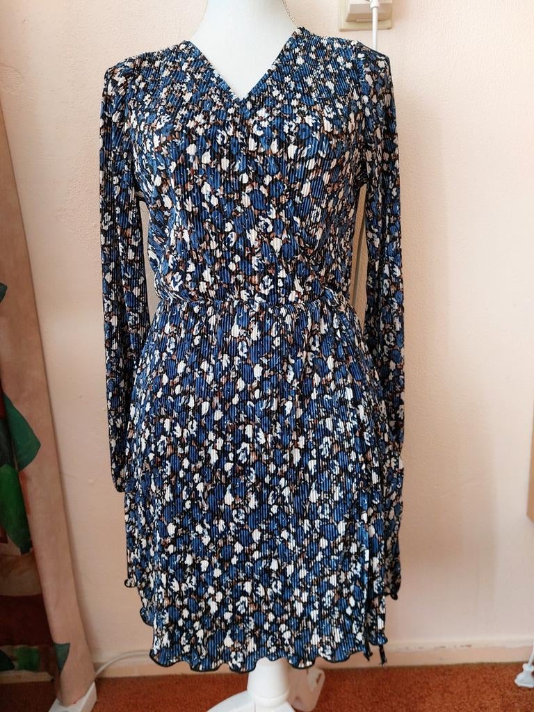 Pull & Bear mini-jurk met bloemenprint mt 38 Nieuw!, Kleding | Dames, Jurken, Maat 38/40 (M), Blauw, Nieuw, Ophalen of Verzenden