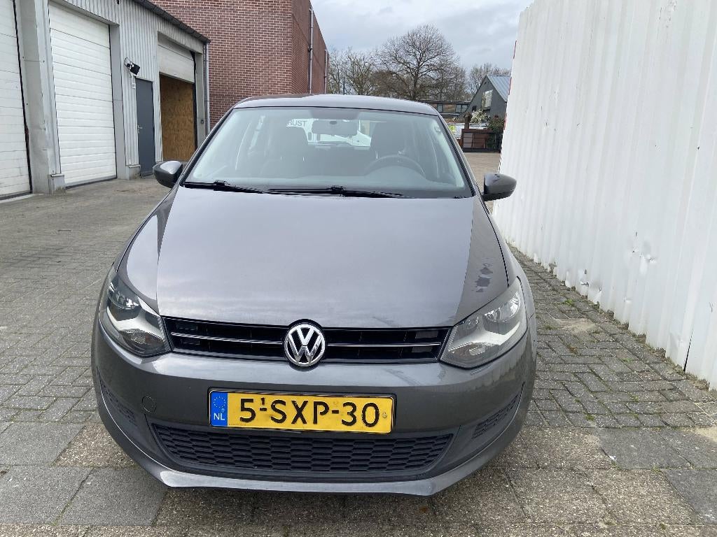 Volkswagen Polo 1.2 TSI 66KW 2014 Grijs, Auto's, Voorwielaandrijving, Stof, 40 €/maand, 4 cilinders
