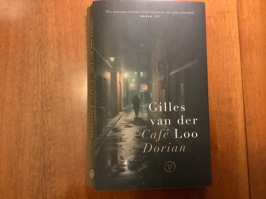 Gilles van der Loo - Café Dorian, Boeken, Literatuur, Zo goed als nieuw, Ophalen of Verzenden