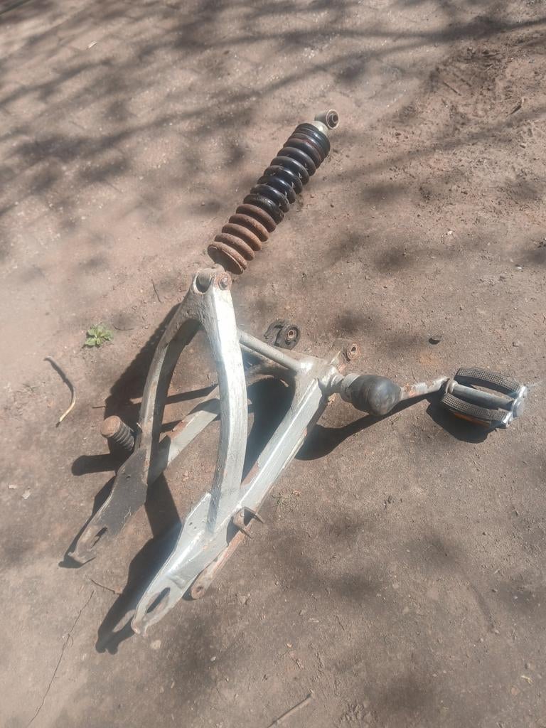 Achterbrug + schokbreker yamaha dt mx 50, Fietsen en Brommers, Brommeronderdelen | Oldtimers, Ophalen of Verzenden