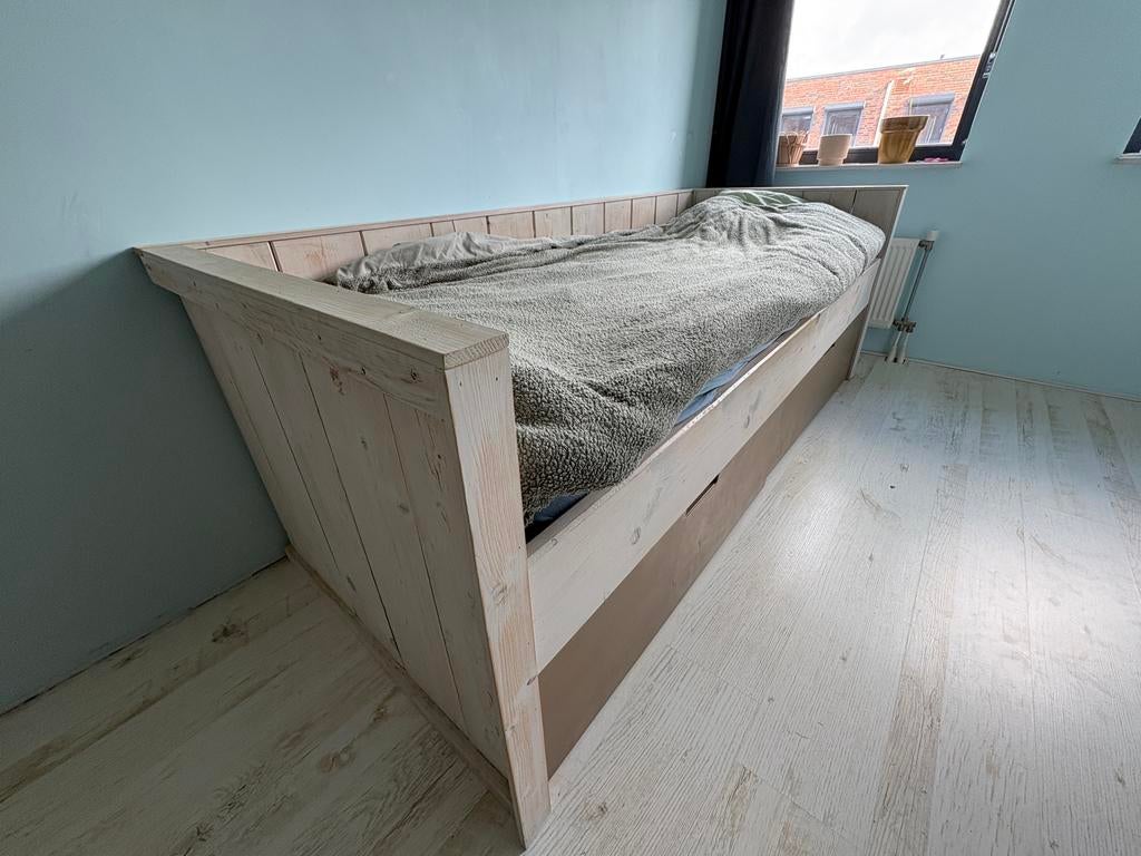 Eenpersoonsbed van steigerhout met lades, Ophalen, Gebruikt, Eenpersoons, Beige