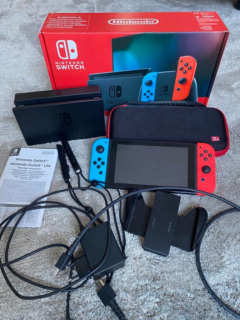 Nintendo Switch V2 (Model HAC-001-01) + 128GB SD & Case, Ophalen, Zo goed als nieuw, Met 2 controllers, Switch 2019 Upgrade