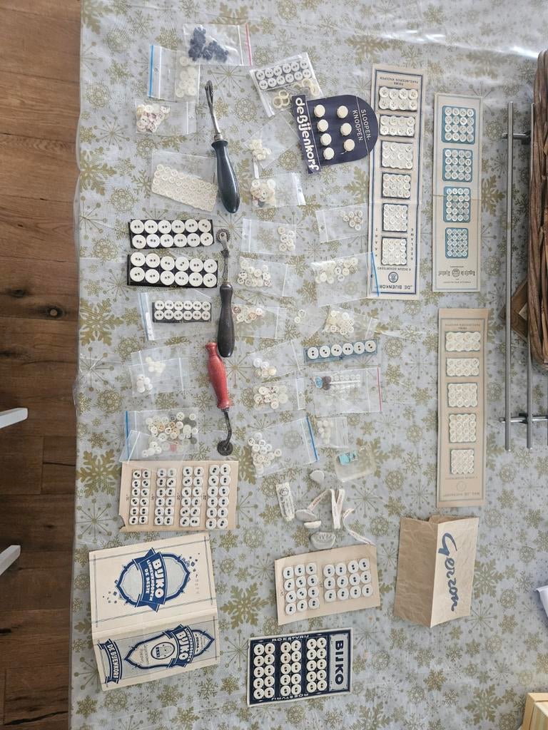 Knoopjes Radeerwieltjes Bijko Bijenkorf, Ophalen of Verzenden