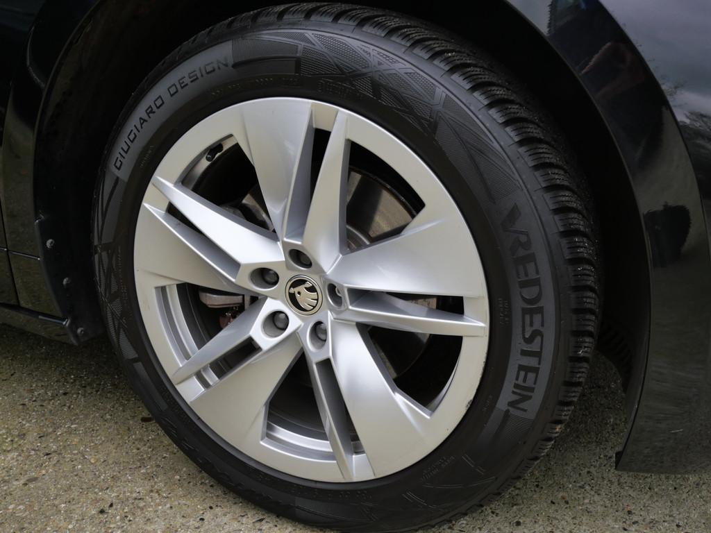 Skoda Enyaq iV 60 COUPE | NL-AUTO | PANORAMA | A.C.C | CARPL, Automaat, Achterwielaandrijving, Gebruikt, Leder en Stof