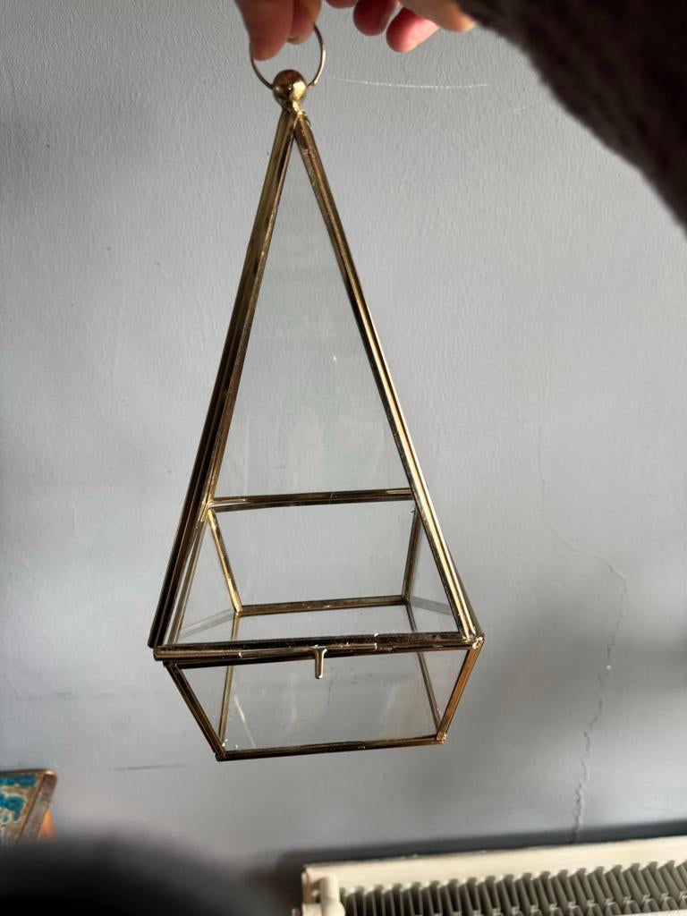 Twee glazen piramide terrarium Sissyboy, Ophalen, Gebruikt