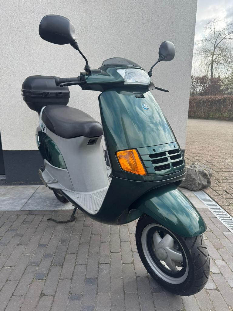 ⭐️Piaggio quartz 50cc nieuwstaat 3962 km zeer nette staat⭐️, Fietsen en Brommers, Scooters | Piaggio, Ophalen of Verzenden, Zo goed als nieuw