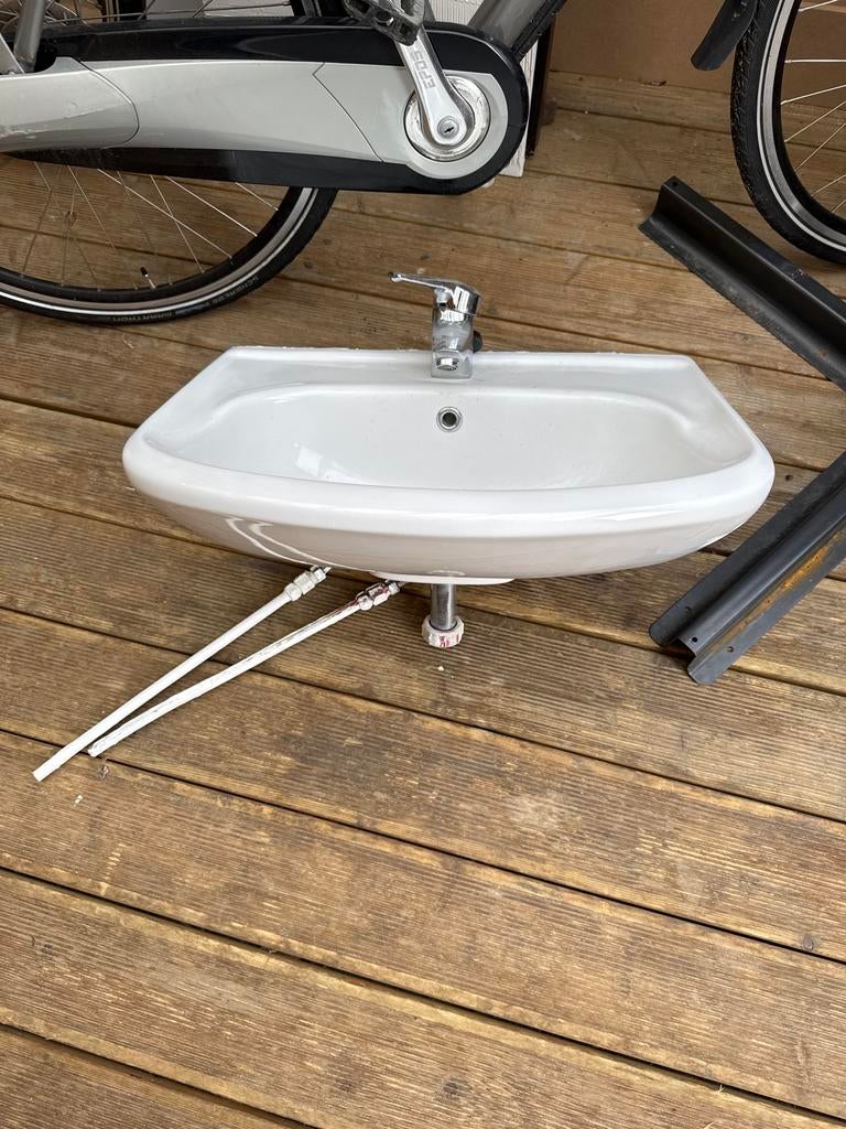 Wastafel met kraan, Doe-het-zelf en Verbouw, Sanitair, Ophalen, Gebruikt, Chroom, Wastafel