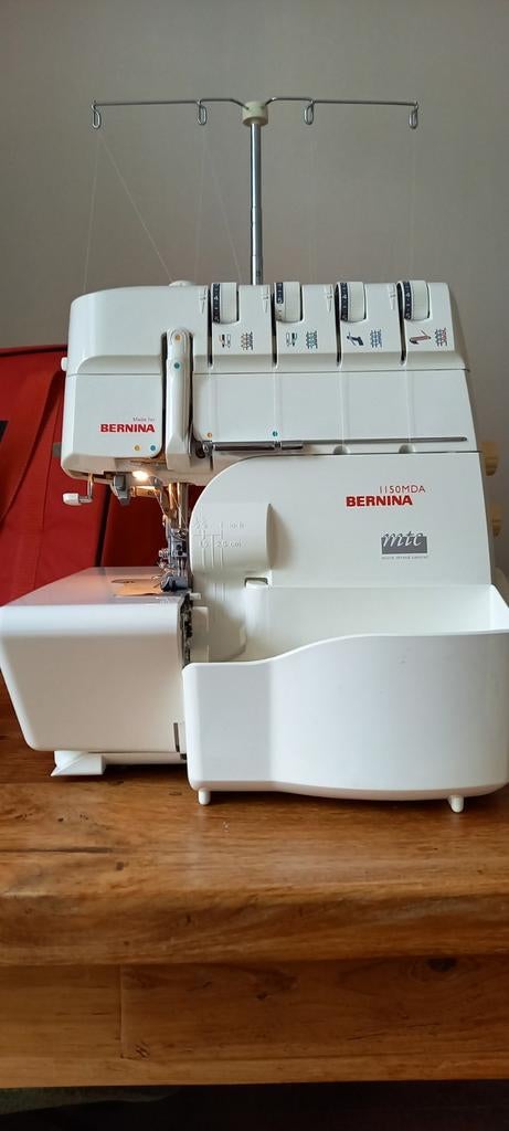 BERNINA Lockmachine 1150 MDA, Hobby en Vrije tijd, Naaimachines en Toebehoren, Ophalen, Lockmachine, Bernina