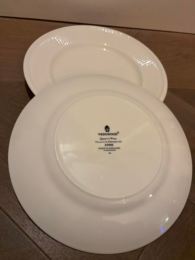 2 Wedgwood Edme Plain lunchborden - puntgaaf, Ophalen