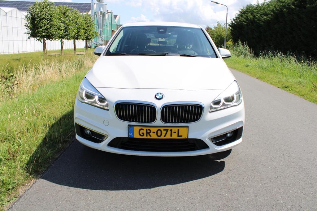 BMW 2-serie Active Tourer 218i Luxury Automaat met Leder, 136 pk, Gebruikt, Wit, Bedrijf