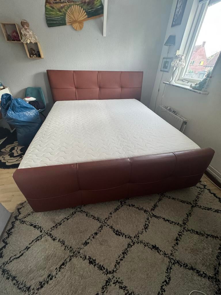 Boxspring 200x180 met lichte beschadiging, Ophalen, Gebruikt, Bruin, Tweepersoons