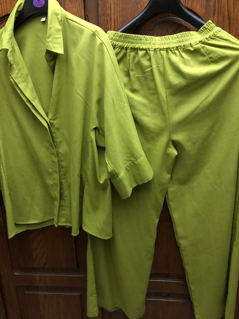 Broekpak 2 delig  pak broek en blouse, Ophalen of Verzenden, Zo goed als nieuw