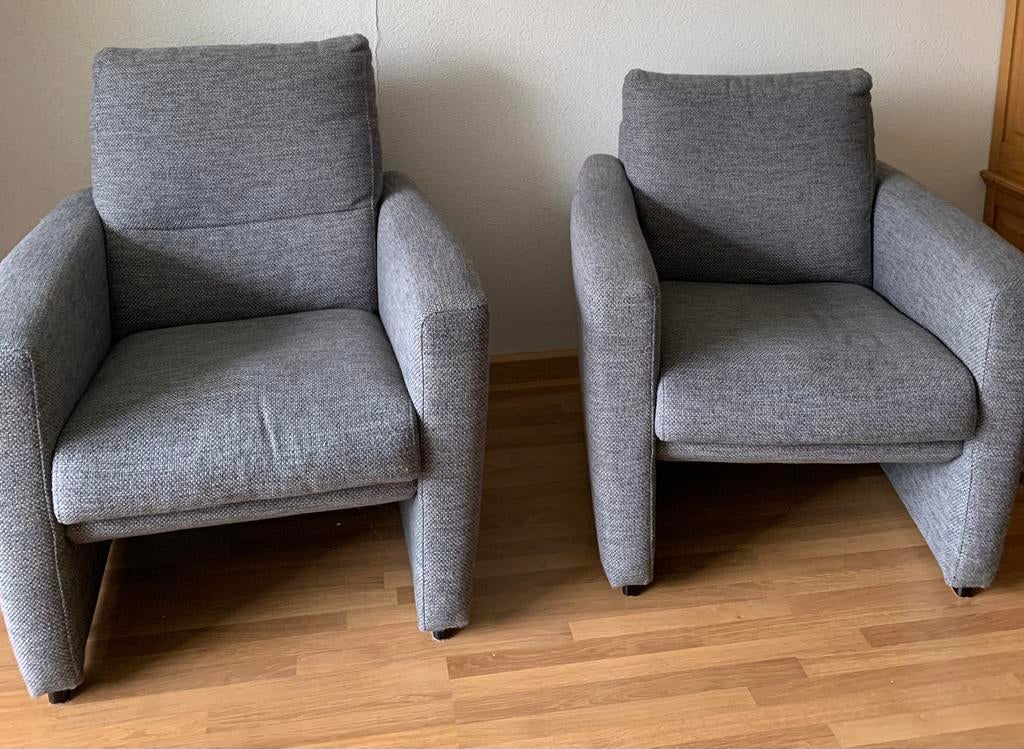 2-zits bank, leer , grijs + 2 stoelen, Ophalen, Tweepersoons, Zo goed als nieuw, 200 tot 250 cm