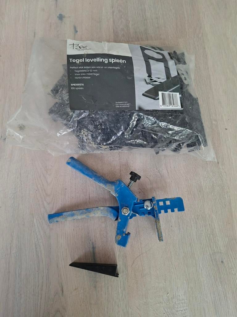 Tegel levelling spieen tang level clips, Doe-het-zelf en Verbouw, Tegels, 60 cm of meer, Ophalen of Verzenden, Zo goed als nieuw