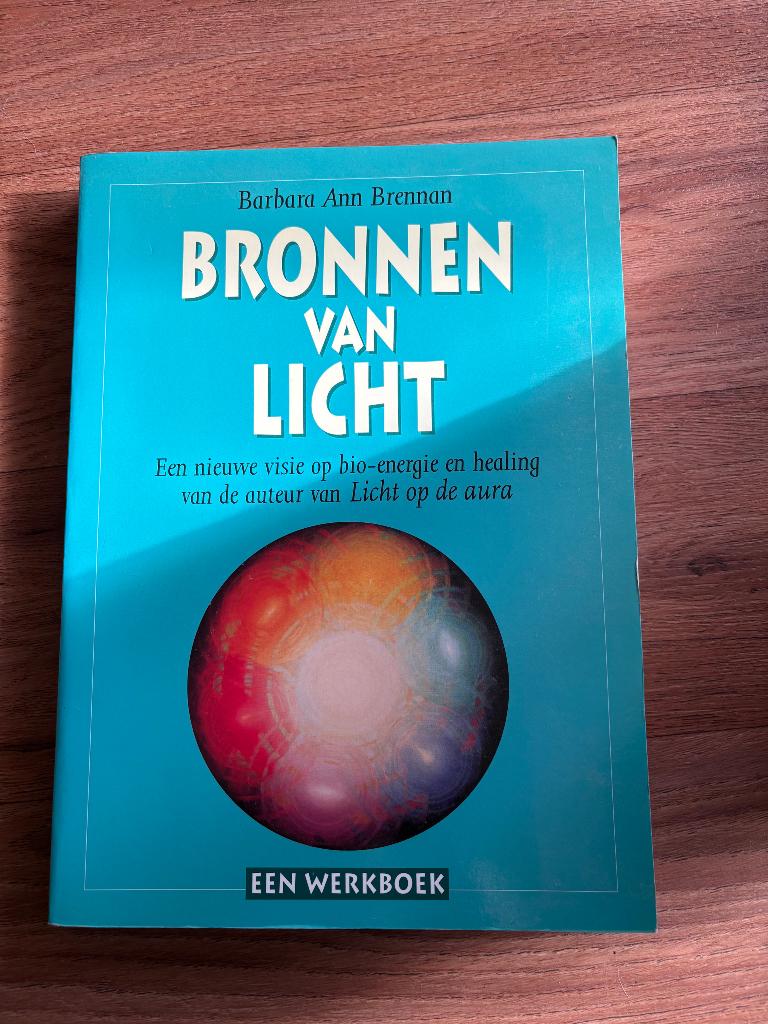 Bronnen van licht Barbara Ann Brennan, Boeken, Spiritualiteit algemeen, Overige typen, Ophalen of Verzenden, Zo goed als nieuw