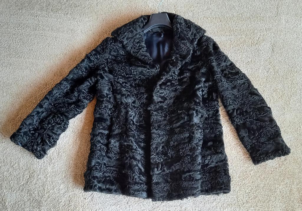 Zwarte bontjas, Ophalen of Verzenden, Zo goed als nieuw, Maat 42/44 (L), Zwart