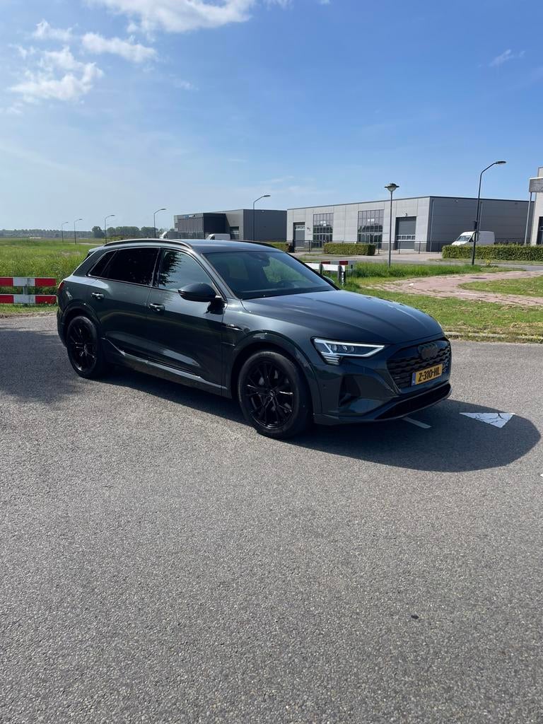 Audi Q8 e-tron 50 Quattro 95kWh 340pk 2024 Grijs, Auto's, Audi, Automaat, 95 kWh, 43 €/maand, Q8 e-tron