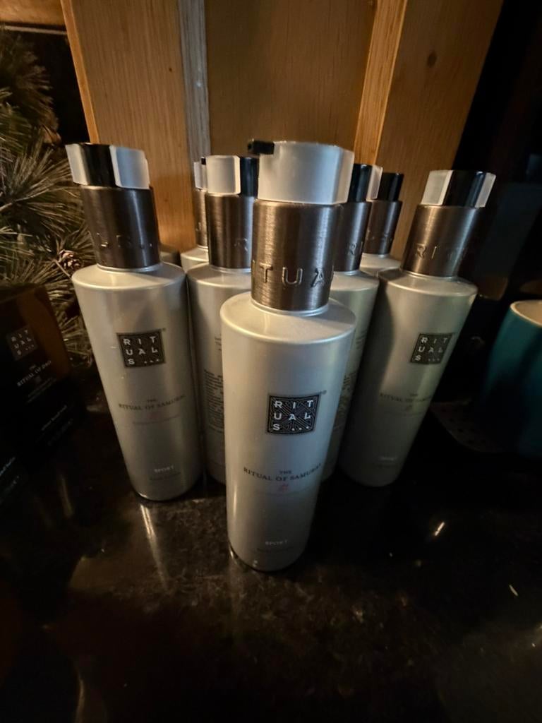 Nieuwe Rituals Samurai Sport bodylotion, Sieraden, Tassen en Uiterlijk, Uiterlijk | Lichaamsverzorging, Ophalen, Nieuw, Bodylotion, Crème of Olie