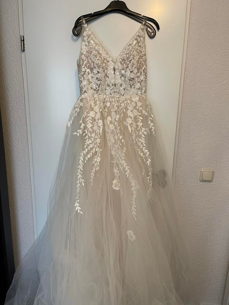 Modeca Trouwjurk Maat 38 met Hoepel en Sluier, Ophalen of Verzenden, Zo goed als nieuw, Wit, Trouwjurk