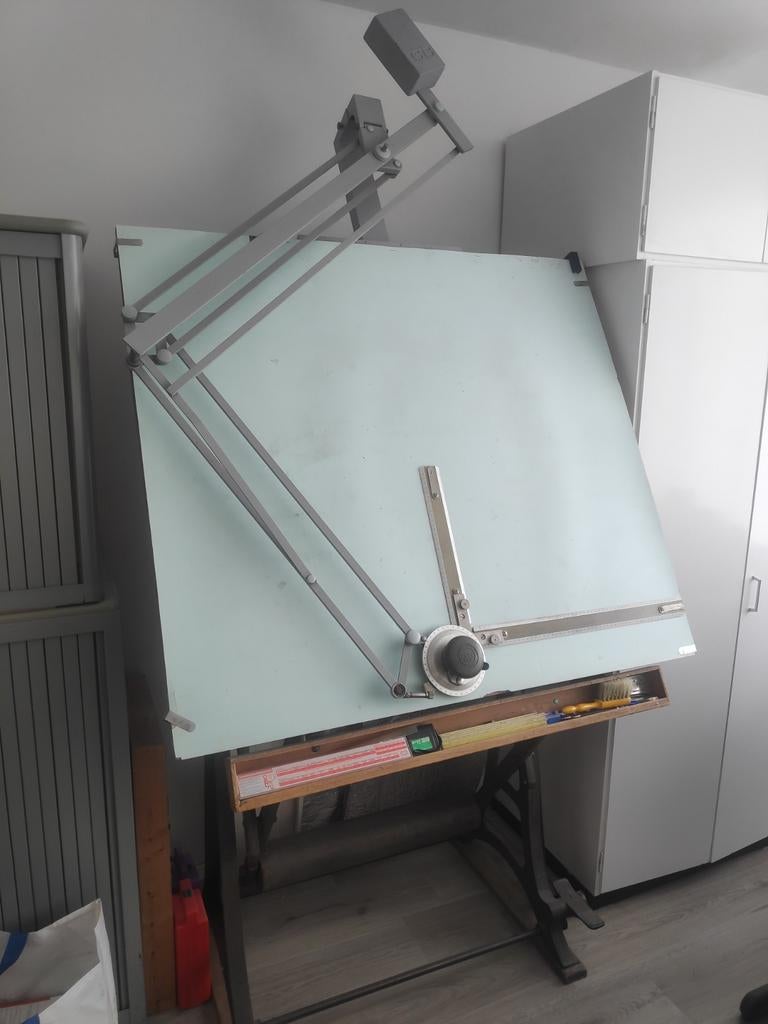 Tekenbord met ISIS tekenmachine., Ophalen, Gebruikt