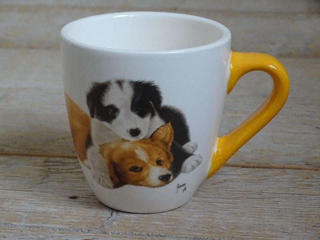 1x Mok, Francien, HOND, met gekleurd oor, z.g.a.n.