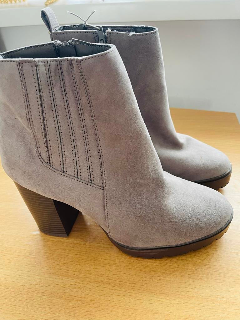 Primark enkellaarsjes maat 40/41, Ophalen of Verzenden, Zo goed als nieuw, Grijs, Lage of Enkellaarzen