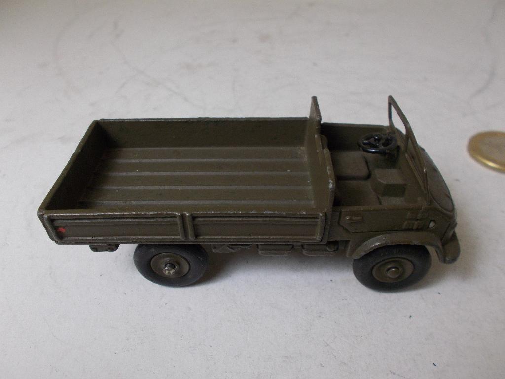 1961 Dinky Toys 821 MERCEDES UNIMOG (Repainted) -D-., Hobby en Vrije tijd, Modelauto's | 1:43, Ophalen of Verzenden, Gebruikt