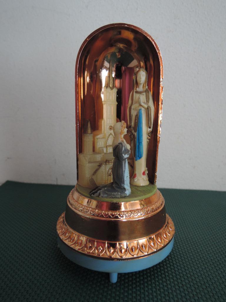 Kitsch speeldoosje met Maria en Bernadette in Lourdes, Ophalen of Verzenden, Zo goed als nieuw, Beeld(je), Christendom | Katholiek