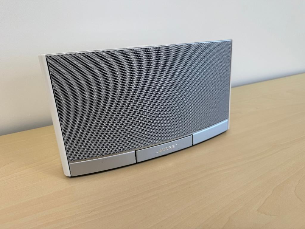 Bose SoundDock Portable music system iPod iPhone, Ophalen of Verzenden, Zo goed als nieuw, Bose, 120 watt of meer