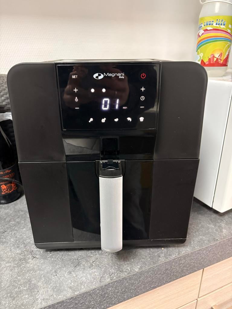 Magnani 5,5L Airfryer, Ophalen of Verzenden, Zo goed als nieuw, Airfryer, 1000 t/m 1499 gram